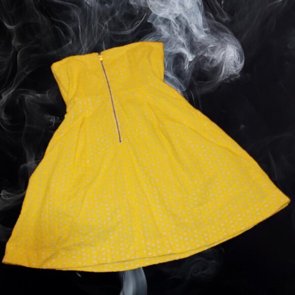 Lilly Pulitzer Blossom Yellow White Eyelet Sweetheart Fit Sun Dress, Size 4 - Picture 6 of 8